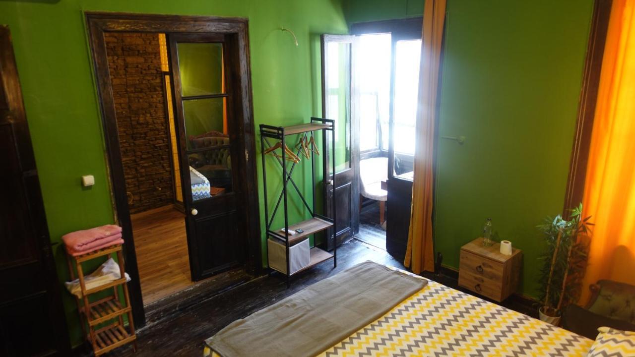 Titan House Hostel *